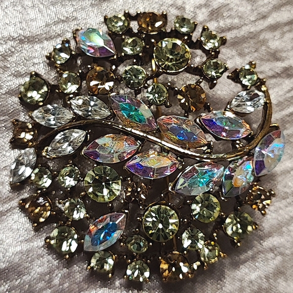 Clear Aurora Borealis Navette Mint Green Vintage Gold Tone Brooch Canary Topaz - Picture 3 of 10